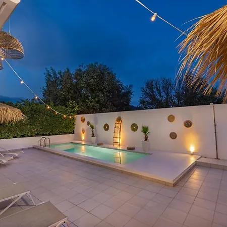 别墅 - Private Pool & Jacuzzi & Place 帕斯蒂达