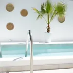 - Private Pool & Jacuzzi & Place 帕斯蒂达