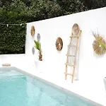 - Private Pool & Jacuzzi & Place فيلة