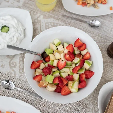 - Private Pool & Jacuzzi & Place Pastida