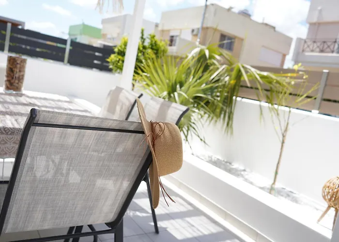 - Private Pool & Jacuzzi & Place Вилла Пастида