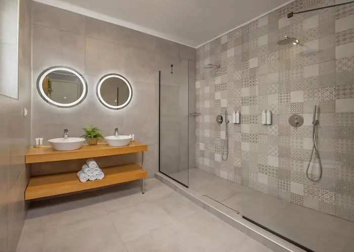 - Private Pool & Jacuzzi & Place * Пастида