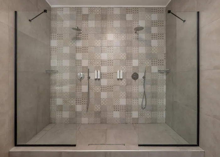 - Private Pool & Jacuzzi & Place Villa Pastida