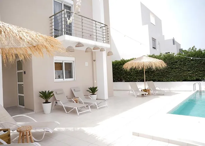 - Private Pool & Jacuzzi & Place Вилла Пастида