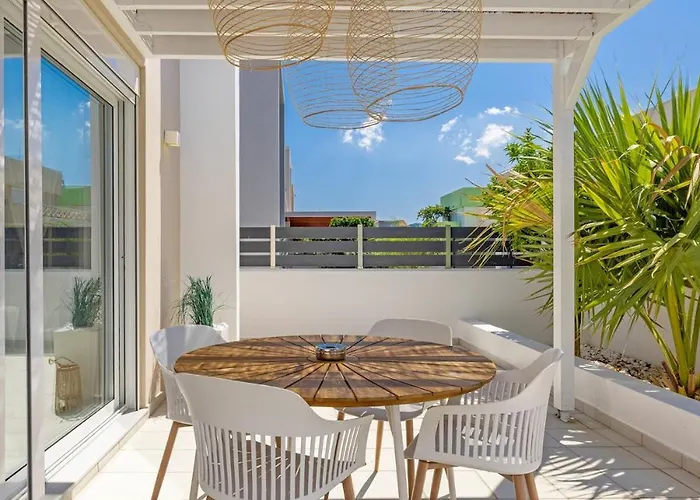 - Private Pool & Jacuzzi & Place Вилла