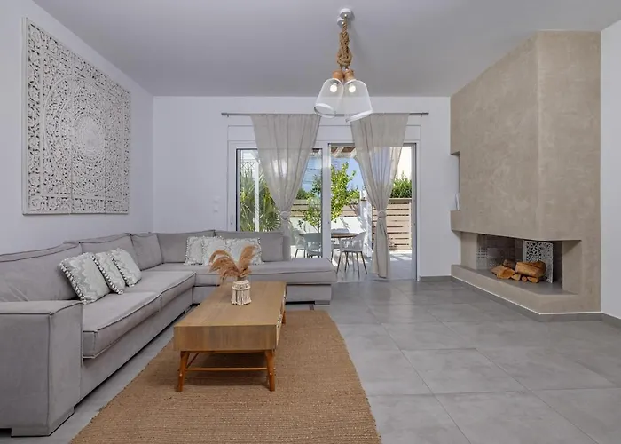 - Private Pool & Jacuzzi & Place Вилла Пастида