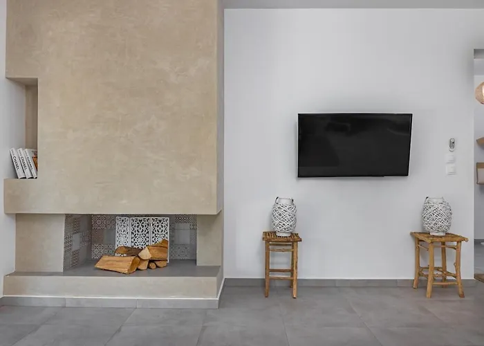 - Private Pool & Jacuzzi & Place Вилла Пастида