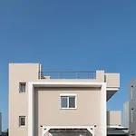 - Private Pool & Jacuzzi & Place *