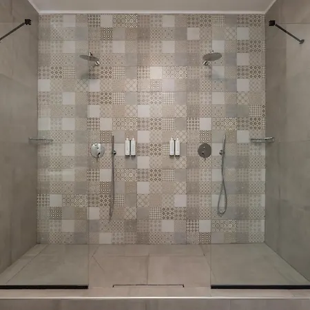 - Private Pool & Jacuzzi & Place Villa Pastida