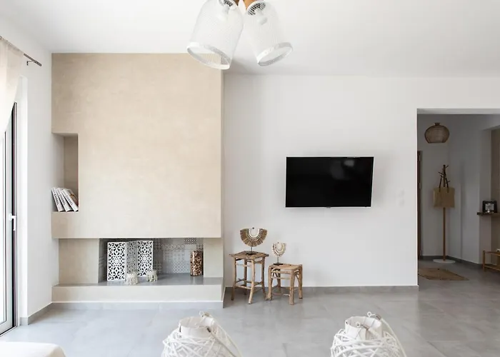 - Private Pool & Jacuzzi & Place Pasztída