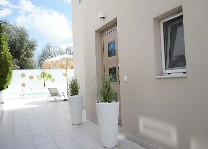 - Private Pool & Jacuzzi & Place Willa Pastida