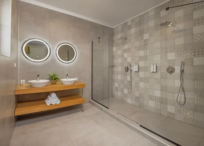 - Private Pool & Jacuzzi & Place * Pastida