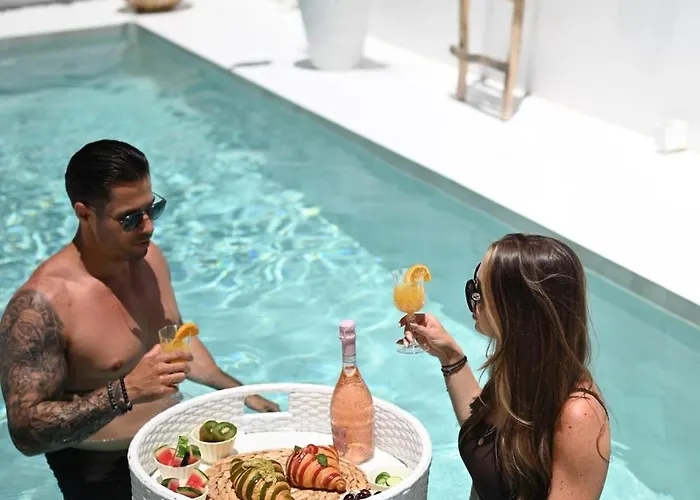 - Private Pool & Jacuzzi & Place Villa